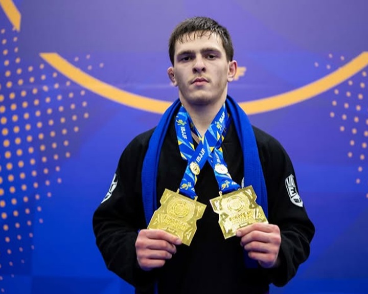 Faixa-azul Mougoutdine Akaimov foi o grande destaque no Europeu de Jiu-Jitsu e levou o ouro duplo no campeonato (Foto: Reprodução/IBJJF)