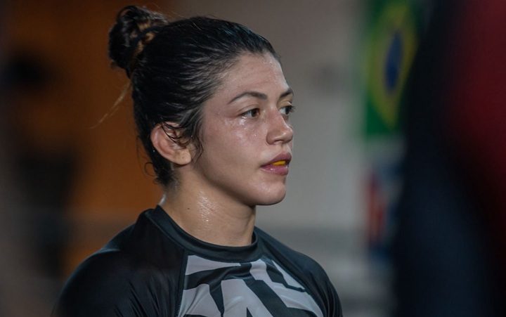 Multicampeã no Jiu-Jitsu, Bia Basílio vai fazer sua estreia no MMA no card do LFA 225, na próxima sexta-feira (23) (Foto: Divulgação)