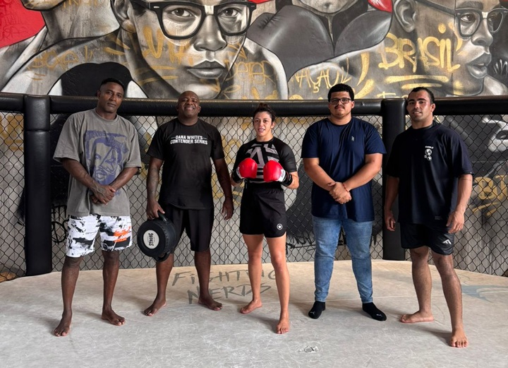 Bia Basílio fez sua preparação na Fighting Nerds para a sua estreia no MMA, nesta sexta-feira (23), no LFA 225 (Foto: Reprodução/Instagram)