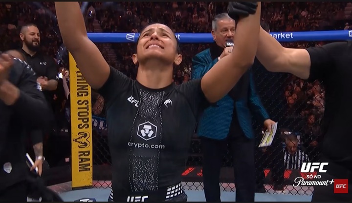 Natália Silva venceu a ex-campeã Rose Namajunas no UFC 324 e ficou ainda mais próxima de uma disputa de cinturão no peso-mosca (Foto: Reprodução/UFC)