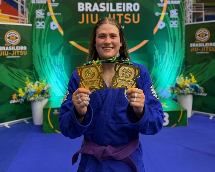 India Risby foi campeã em sua categoria de peso e também no absoluto, na disputa do Brasileiro de Jiu-Jitsu da CBJJ (Foto: Reprodução/CBJJ)
