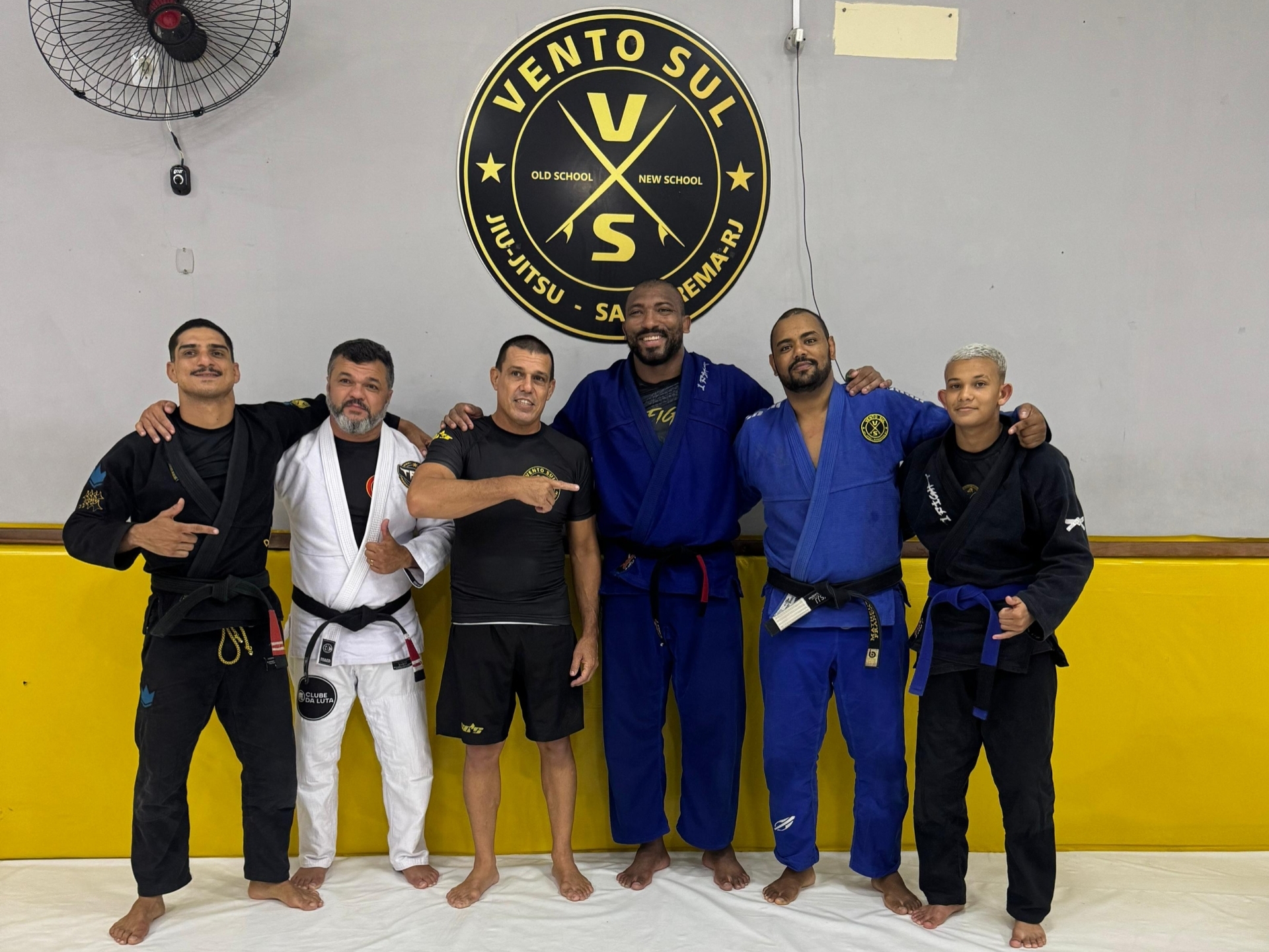 Pedro Bombom participou de um seminário em Saquarema ao lado de Leandro Oliveira e Kid Orelha (Foto: Reprodução)