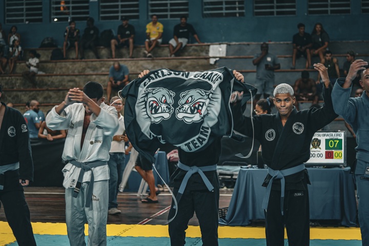 Carlson Gracie foi a equipe campeã na disputa do Brasileiro de Equipes da LJJB, no último sábado (9) (Foto: Elevaty Esportes)