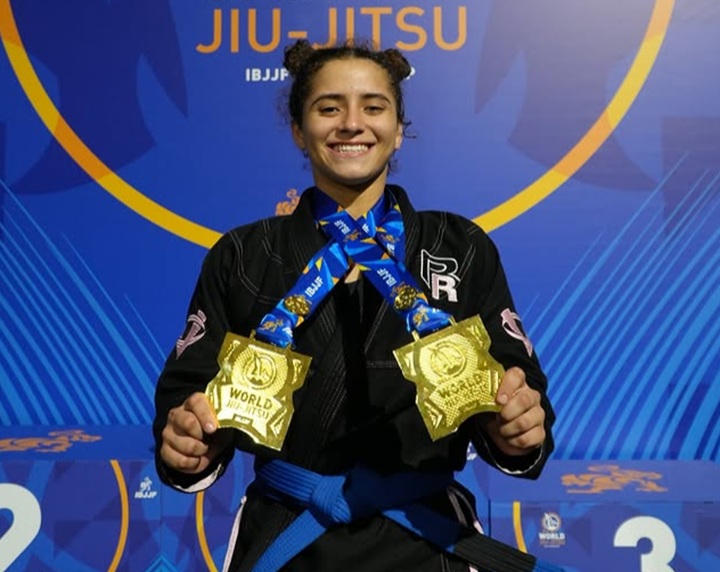 Atleta da equipe Vision, Helena Ferreira garantiu o ouro duplo na faixa-azul, na disputa do Mundial de Jiu-Jitsu da IBJJF (Foto: Reprodução/IBJJF)