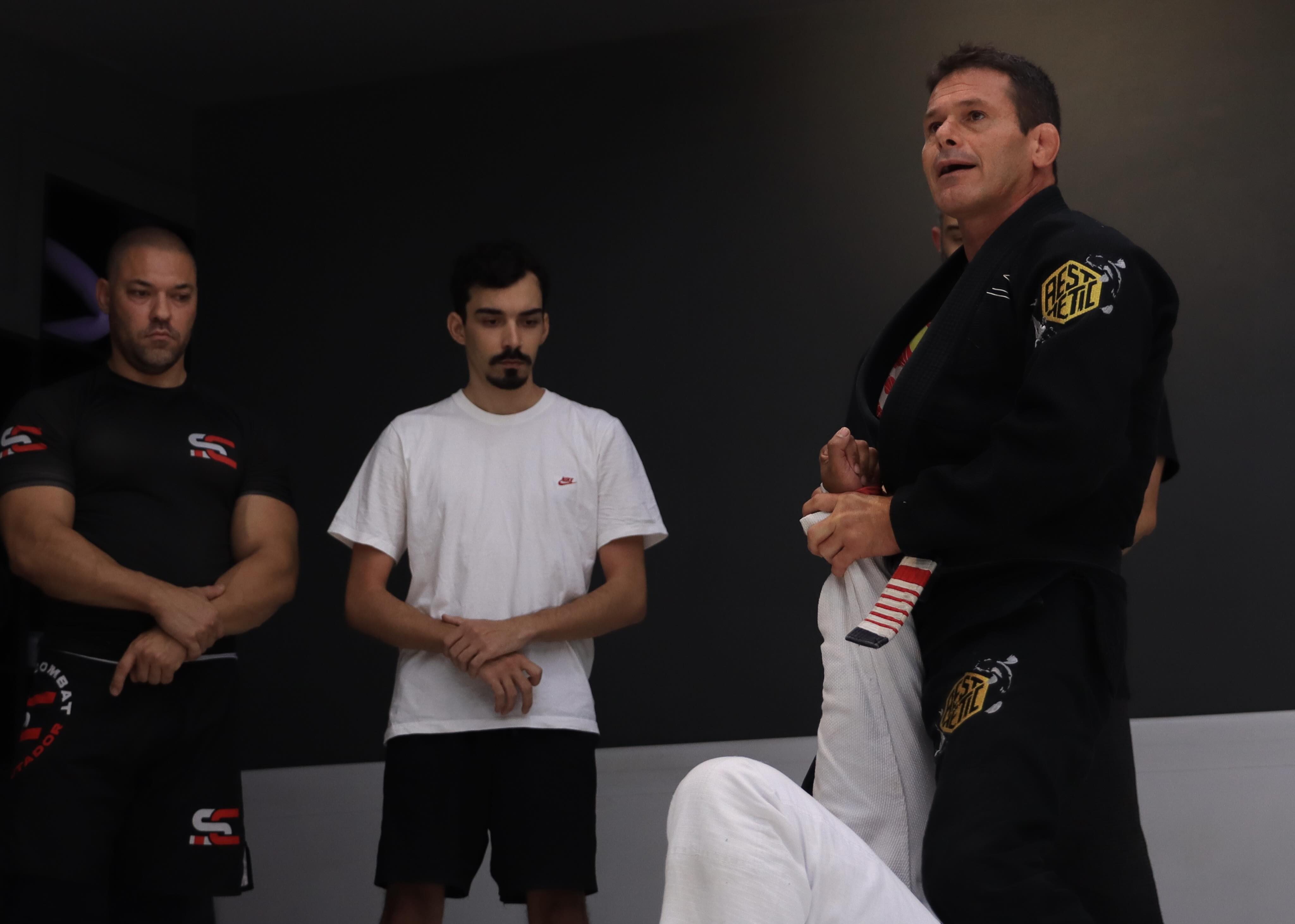 André Bintang comandou workshop na equipe Soul Combat, no Rio (Foto: @garlicmovies)