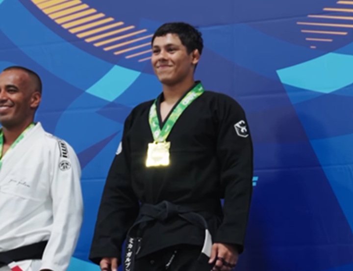 Mica Galvão finalizou suas lutas e saiu com o ouro duplo no New Jersey Open da IBJJF, no último sábado (20) (Foto: Reprodução/IBJJF)