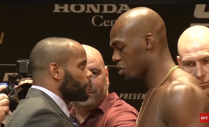 Jon Jones afirmou que conversa franca com o antigo rival mudou a forma como enxerga a relação entre eles (Foto: Reprodução/UFC)