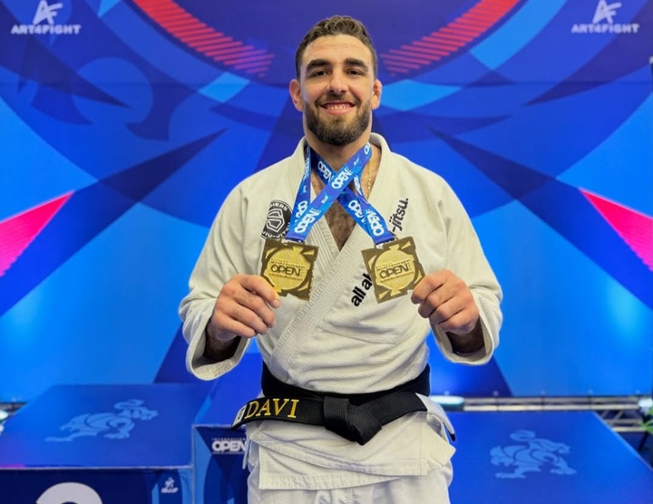 Vinicius Liberati garantiu o ouro duplo no São Paulo Open e foi o destaque no masculino faixa-preta (Foto: Reprodução/CBJJ)