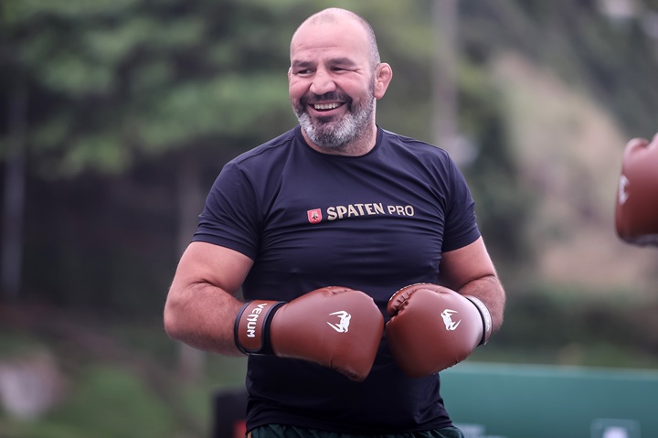 Glover Teixeira estreia profissionalmente na Boxe e terá Alex Poatan em seu corner no duelo contra Maurício Shogun (Foto: Divulgação/Spaten)