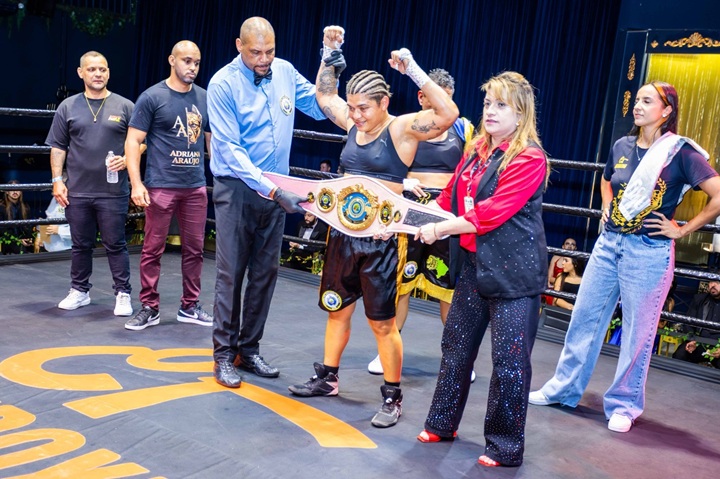 Adriana Araújo segue escrevendo o seu nome na história do Boxe (Foto: Priscila Tessarini)