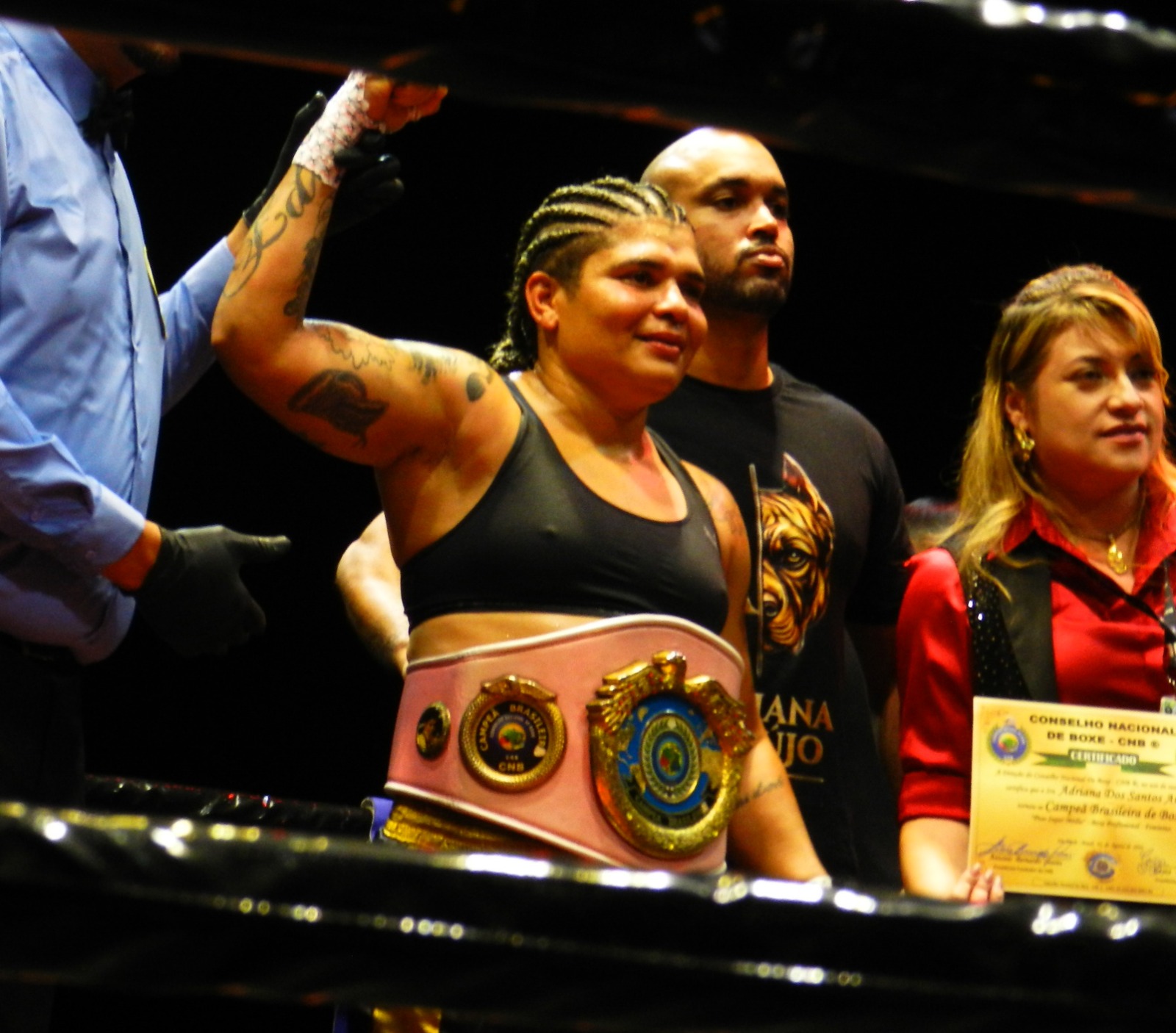 Agora campeã brasileira, Adriana brilhou no Outboxing Fight Night 4 (Foto: Fernando Tucori)