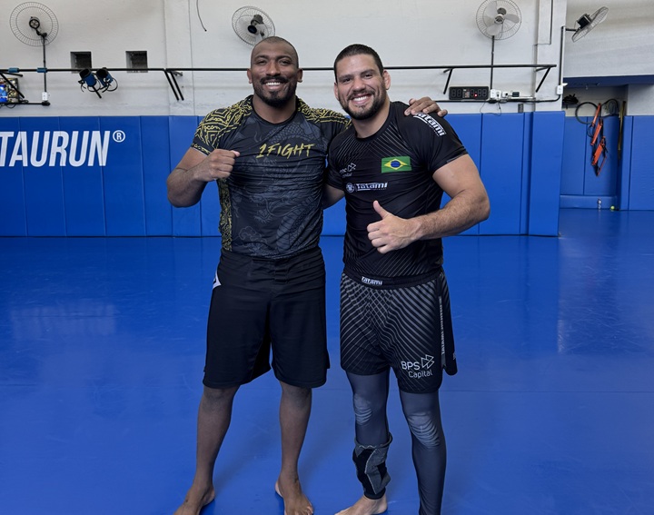 Felipe Preguiça em treino com Pedro Bombom na Gracie Barra/FP, em Belo Horizonte (Foto: Dani Pimenta/Recorte da Luta)