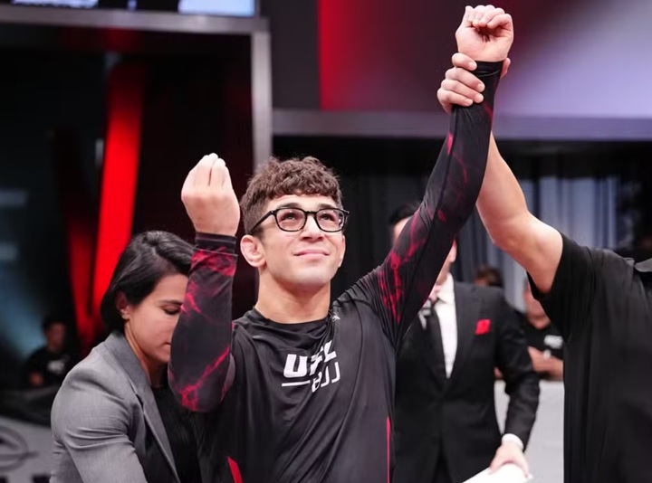 Mikey Musumeci superou o atleta de MMA do UFC, Bryce Mitchell, na luta principal do UFC BJJ 11 (Foto: Jeff Bottari/Zuffa LLC)