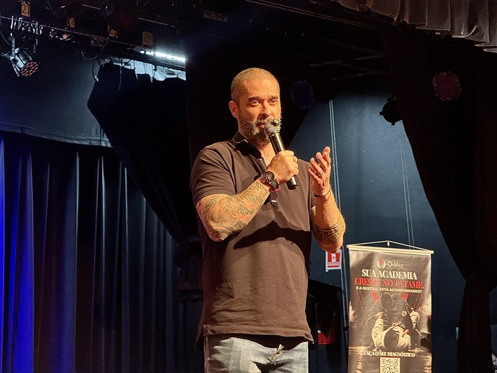 Idealizador do BJJ Stars abordou visão de negócios para professores e atletas em São José dos Campos antes de anunciar próximo card (Foto: Dani Pimenta)